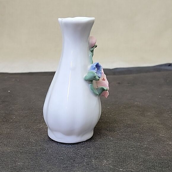 Porcelain Swan, Vase And Lefton Ring Box - Picture 10 of 16